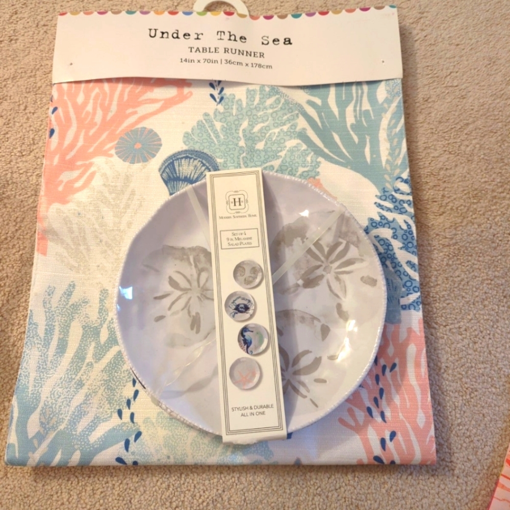 NWT Beach-themed table runner and set of melamine salad plates